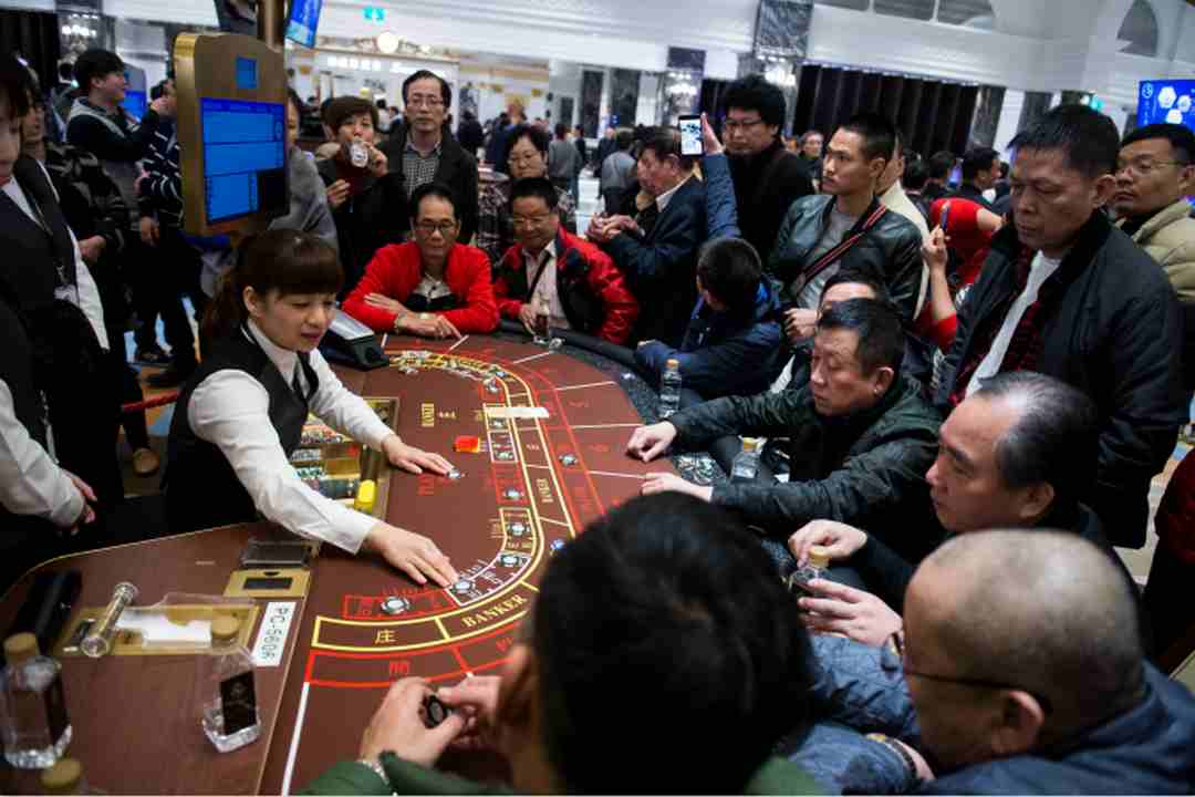 Đông đảo người tới Shanghai Resort Casino để trải nghiệm